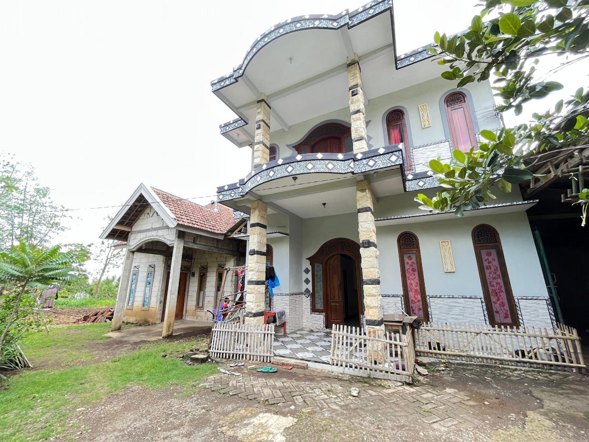 拉旺 Spot On 93423 Kost Berkah Near Kebun Teh Wonosari酒店 外观 照片